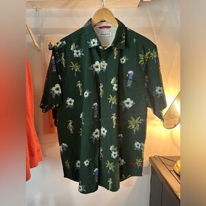 Tommy Bahama* Men's Short Sleeve Button Down Curved Hem Pocket Shirt~ Medium